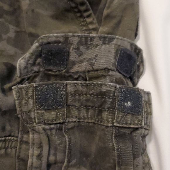 Boys adjustable waist cargo shorts - Picture 2 of 3